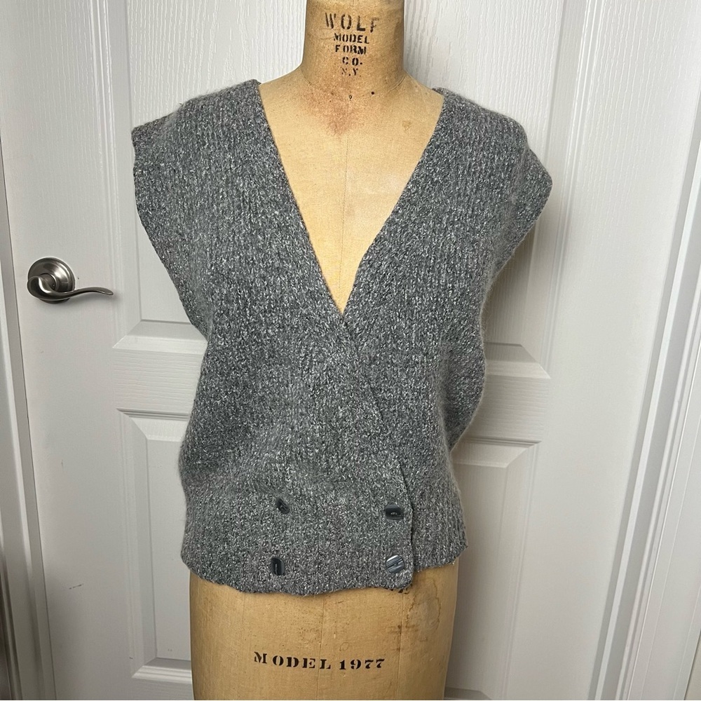 Vintage IOCO Nulli Secundum silk, angora, nylon gray with white speckles vest